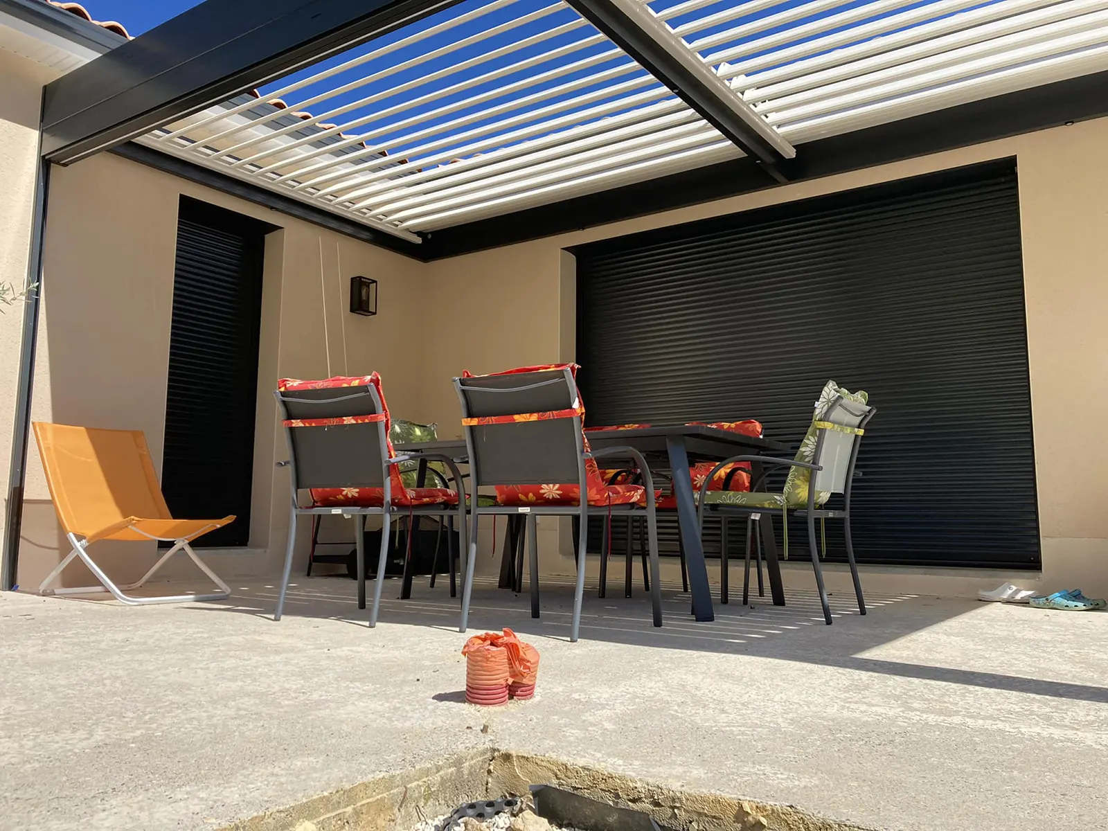 Pergola sur mesure en aluminium pour agrandir une maison